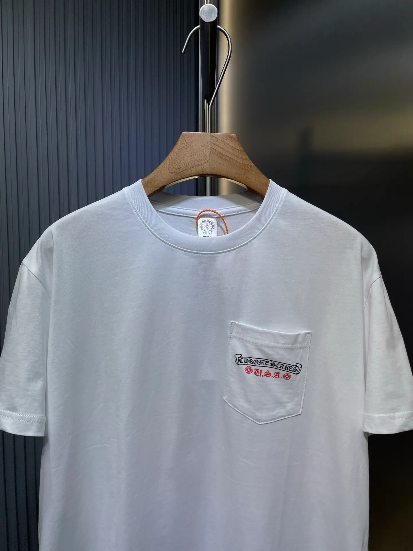 🅿️290 come hearts 🌟【Top replica】Flag scroll tee short sleeves (open version-physical counter-top luxury quality)🆚Second sale of all versions on the market. The fabric is made of 26 weave 200 grams of cotton. The printing uses a variety of printing techniques. Customized accessories. Size: s m l
